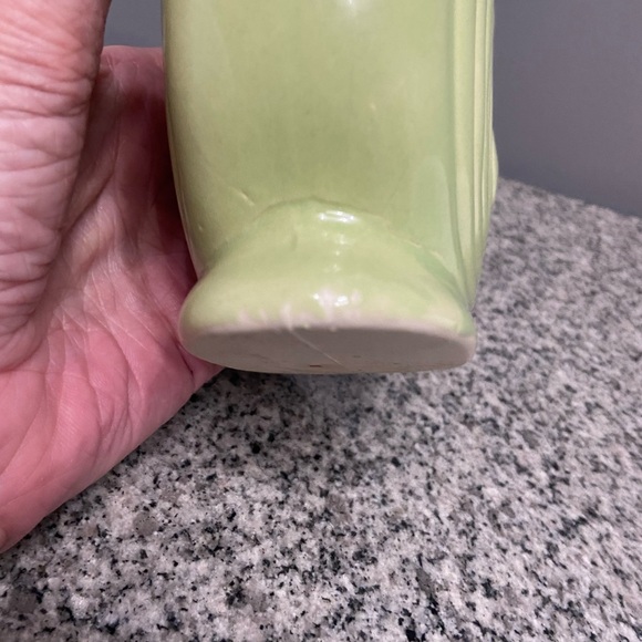 Elegant Green Shell Vase - Picture 5 of 16